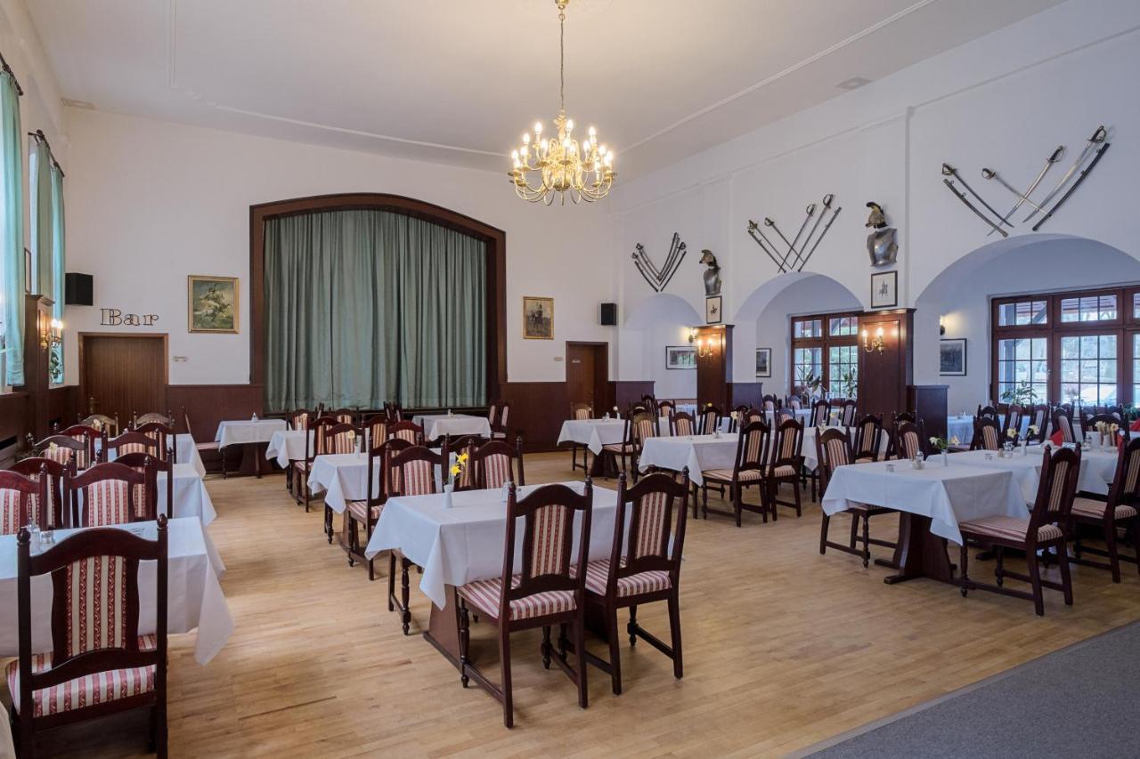 Hotel & Restaurant Lindengarten ลึบเบิน ภายนอก รูปภาพ